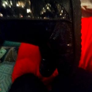 Ugg sequence black beautiful  size 7